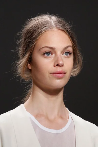 Look 10